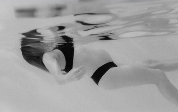 Shooting grossesse sous l'eau